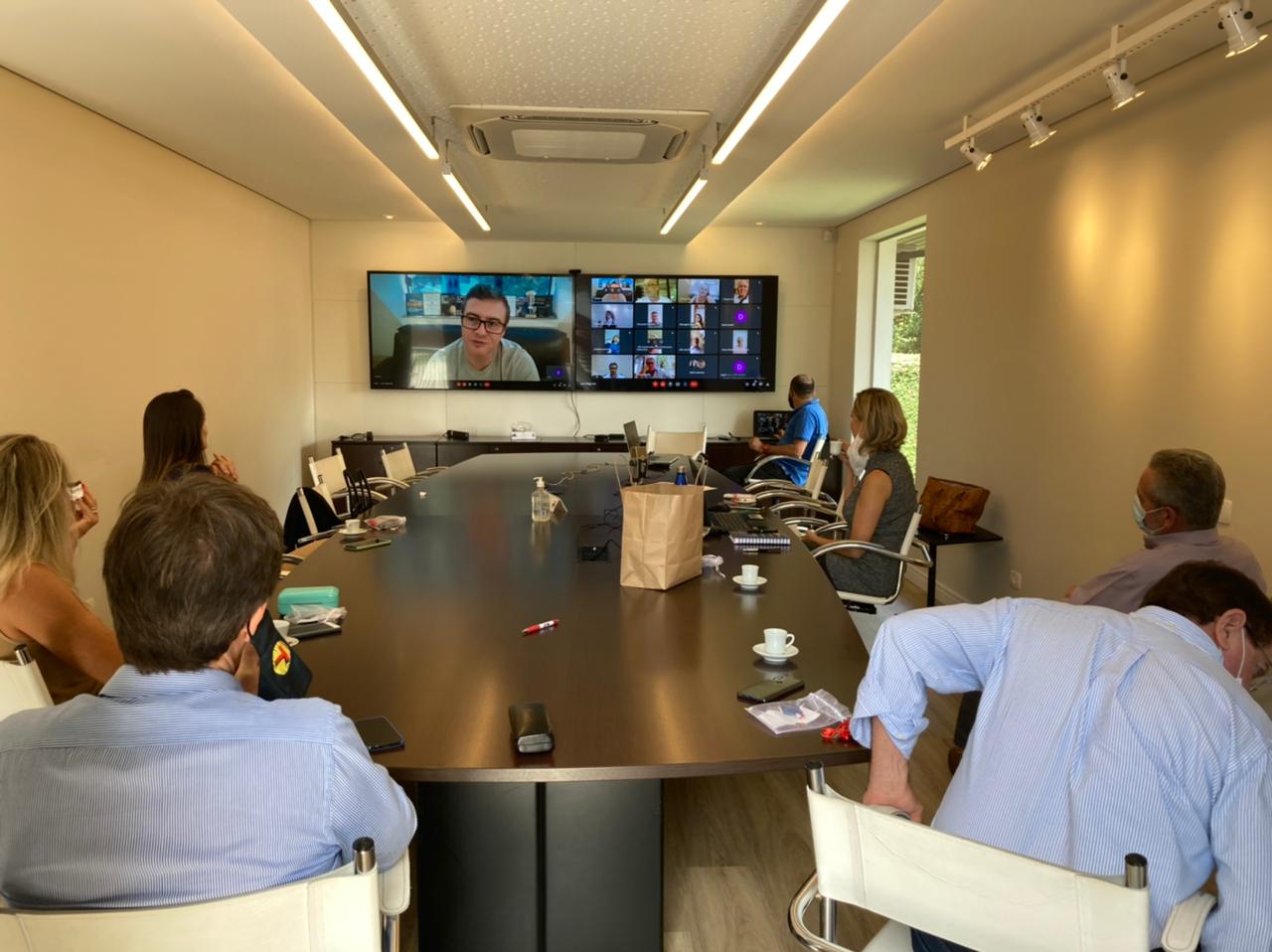 Imagem mostra evento realizado na Aerp para posse de nova diretoria