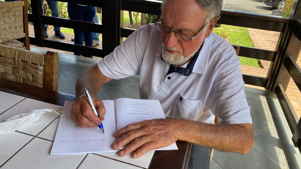 Bernardo no lançamento de seu livro sobre rochagem