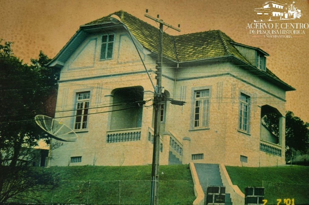 Na rua Padre Anchieta, em Porto União, uma visão dos séculos 20 e 21