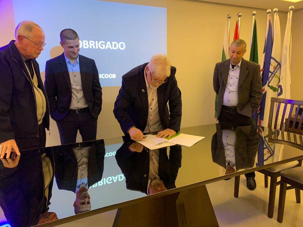 Parceria entre CDL e Sicoob disponibilizará crédito para comerciantes do Vale do Iguaçu