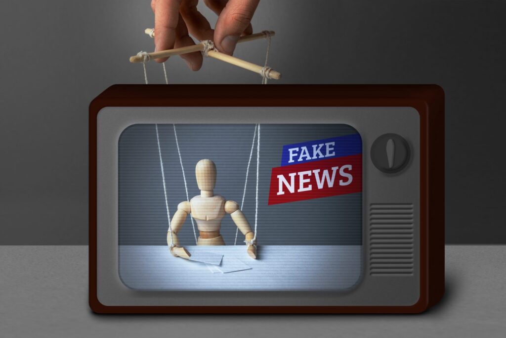 Opinião: "Mia Couto tem toda a razão sobre as fake news"
