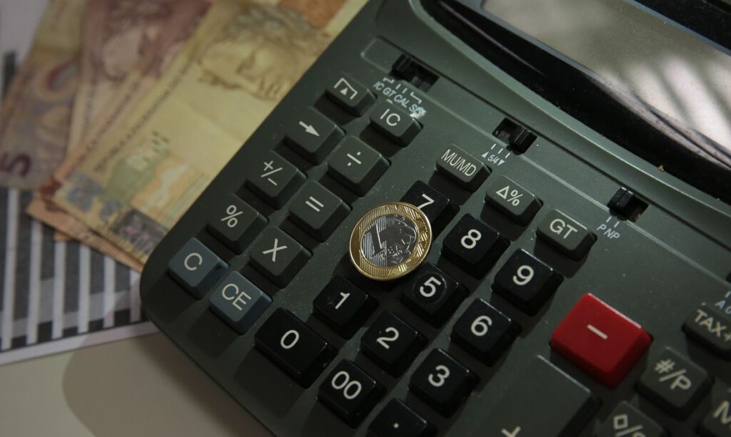 79,3% das famílias brasileiras estão endividadas, aponta CNC