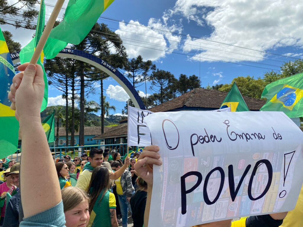 Atos bloqueiam vias em todo o país; BR-476 foi palco de interdições