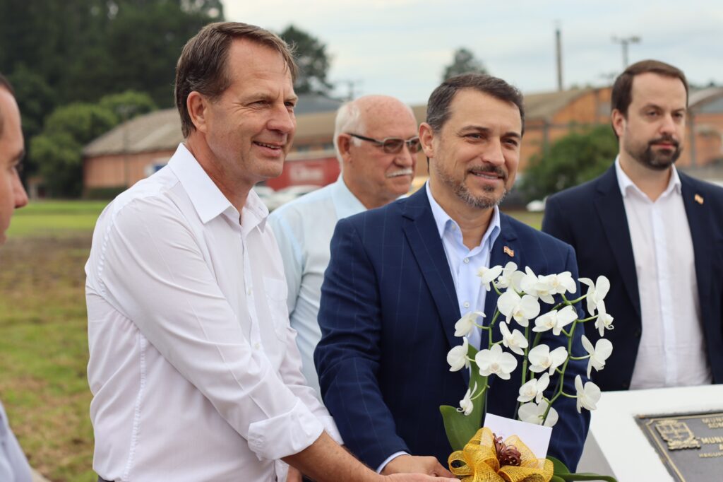 Carlos Moisés recebe título de cidadão honorário de Porto União