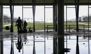 Brasil vivencia seu próprio 'Capitólio' com atos antidemocráticos em Brasília