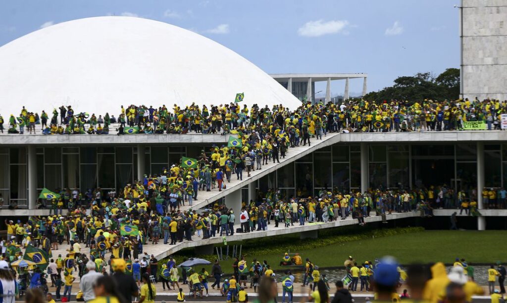 Brasil vivencia seu próprio 'Capitólio' com atos antidemocráticos em Brasília