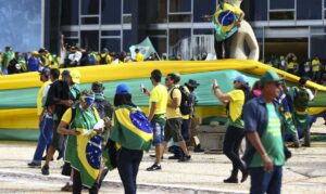 Brasil vivencia seu próprio 'Capitólio' com atos antidemocráticos em Brasília