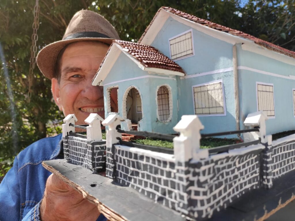 Artesão de Porto União impressiona com réplicas feitas em papelão