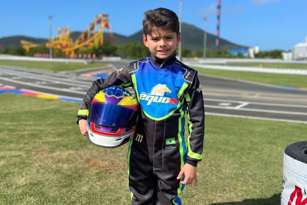 Criança do Vale do Iguaçu é o 10º melhor piloto mirim de kart do Brasil