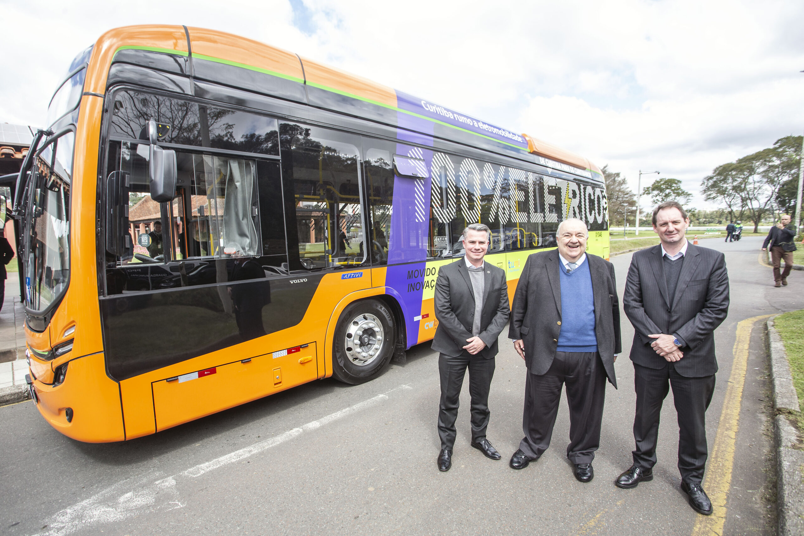 Início dos testes com o ônibus 100% elétrico da Volvo