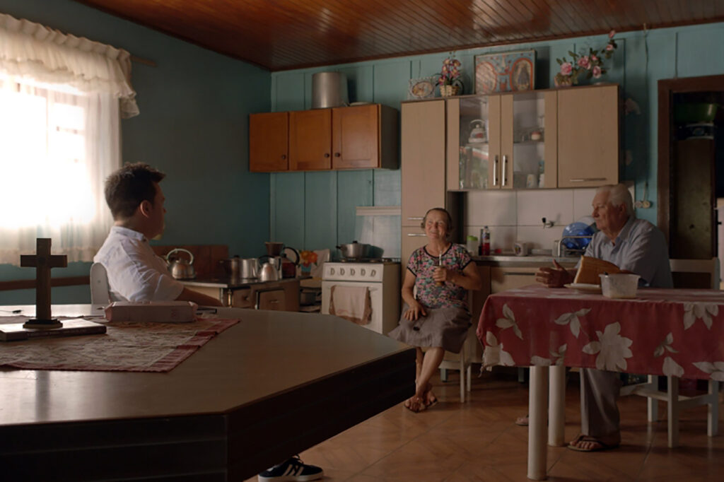 Aldeia Natal: paranaense discute relações familiares e identidade ucraniana em novo documentário