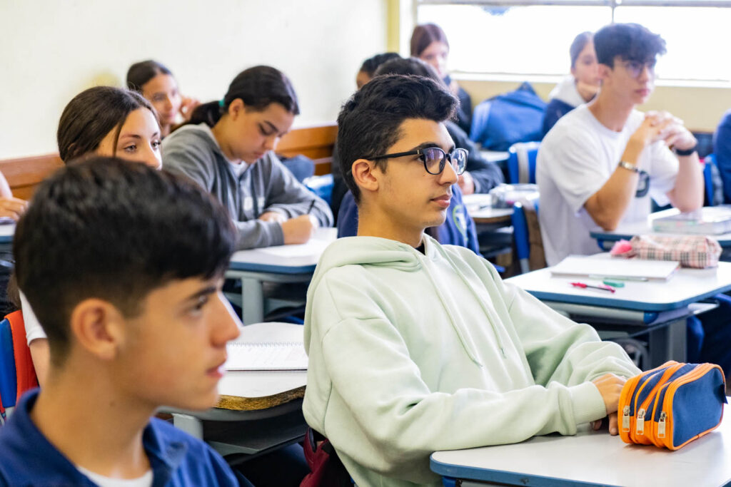 Com nova lei, Estado prevê levar ensino integral para 400 escolas até 2025