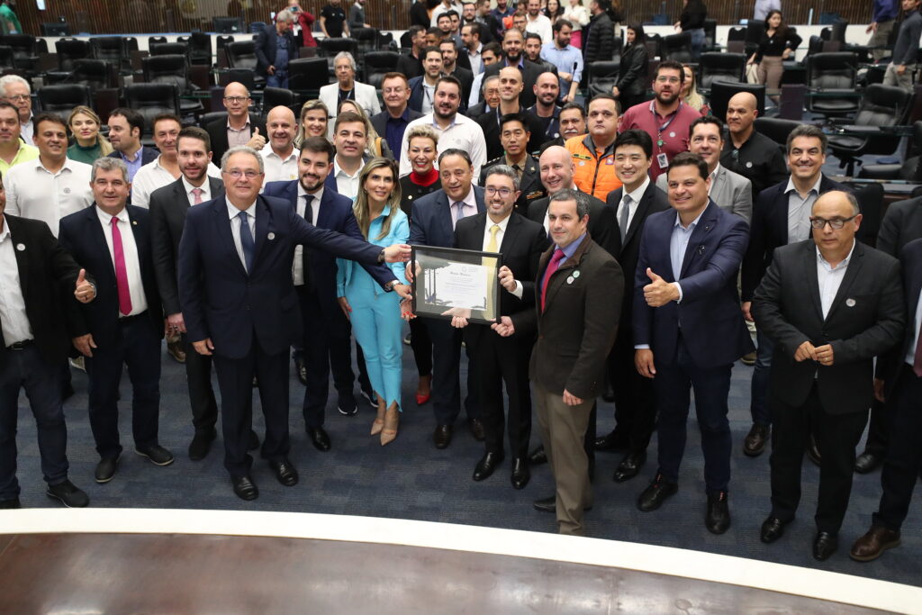 Portos do PR recebem homenagem do deputado Hussein Bakri na Alep