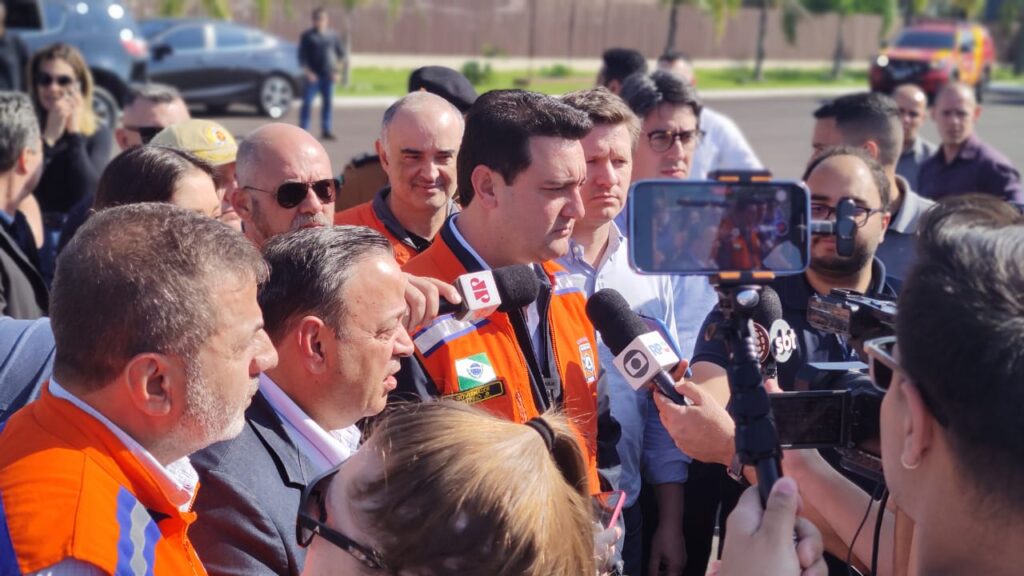 Ratinho Jr visita União da Vitória e anuncia auxílio à vítimas da enchente