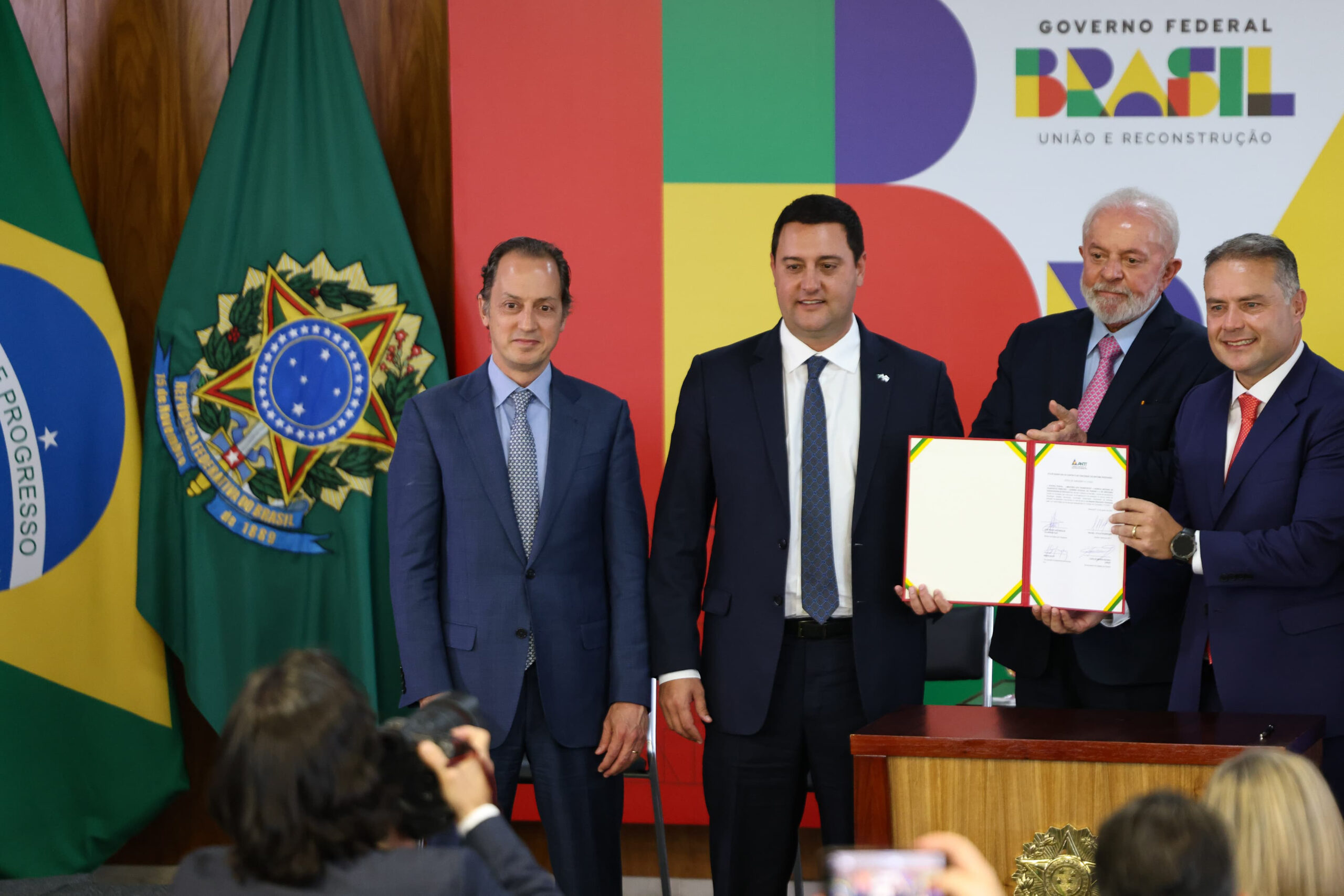 Com assinatura dos contratos, rodovias dos lotes 1 e 2 garantem grandes investimentos