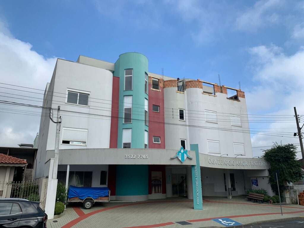 Casa de Apoio busca colaboração para obras no abrigo e no bazar