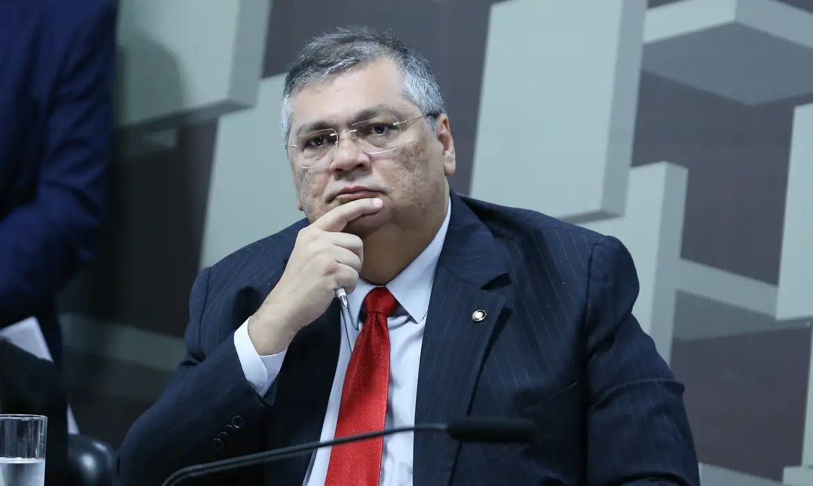 Dino contra Flávio Dino