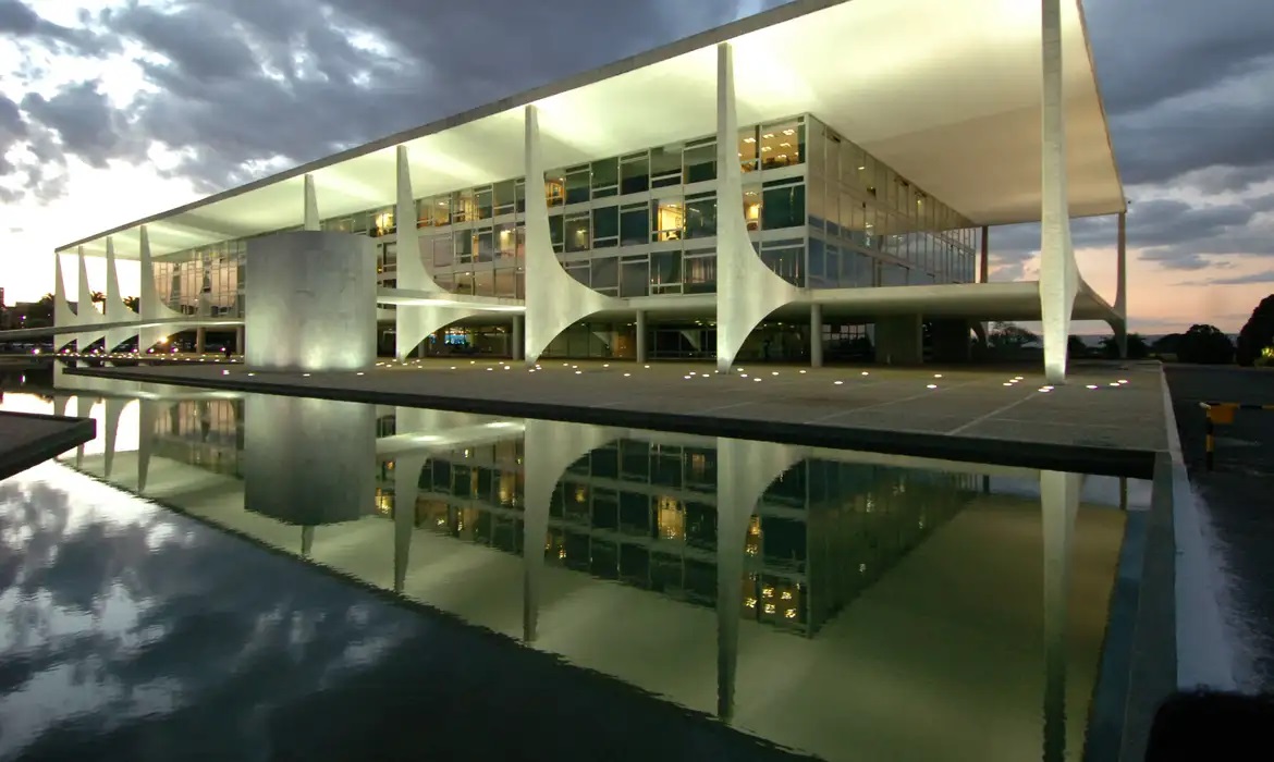Opinião: "Não era só um soldado e um cabo..."