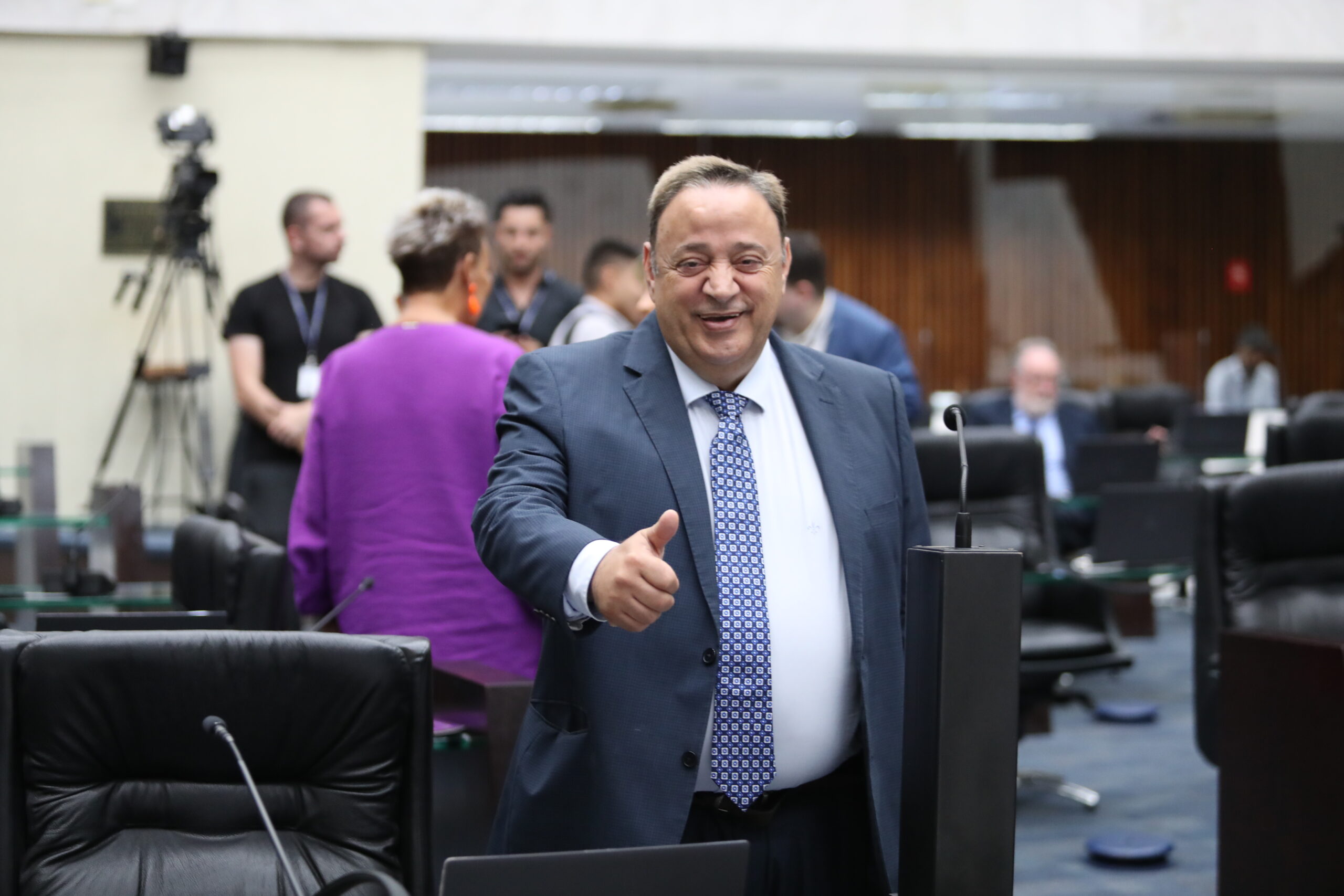 Deputado Hussein Bakri comemora bom ambiente de negócios e recorde de empregos no Paraná