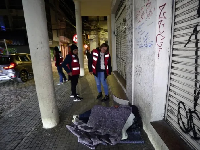 COLUNA PELO ESTADO: Alesc discute políticas voltadas a pessoas em situação de rua
