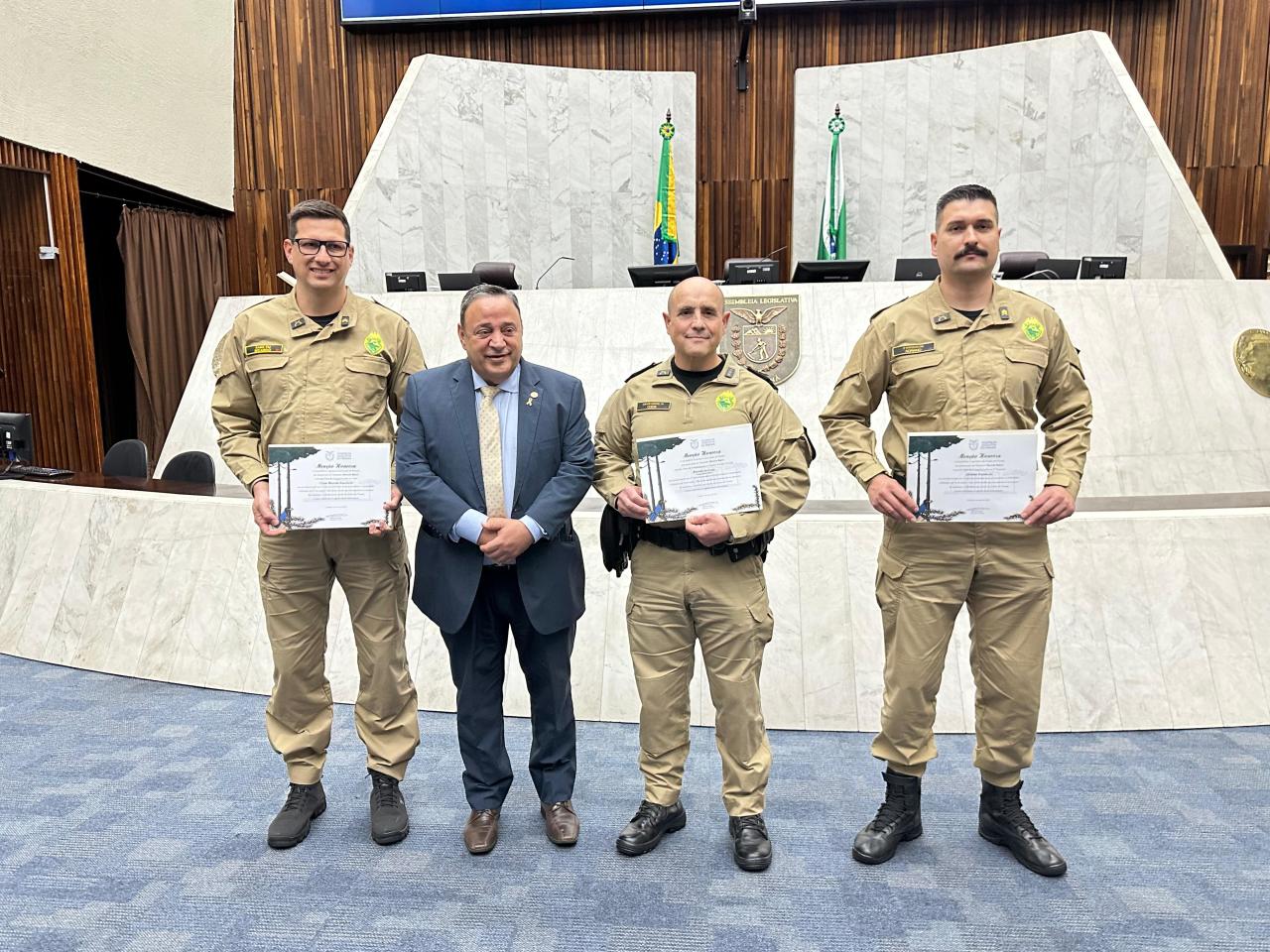 Deputado Hussein Bakri homenageia Batalhão de Patrulha Escolar Comunitária