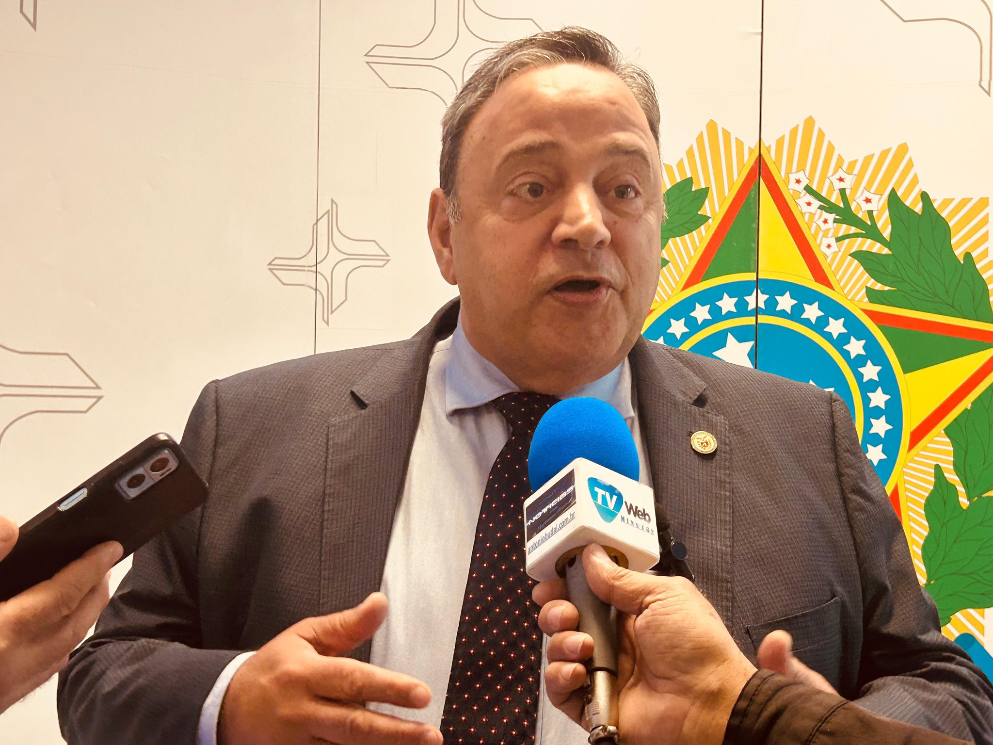 Hussein Bakri destaca necessidade de melhorias na BR-476 e avanço em projeto contra enchentes