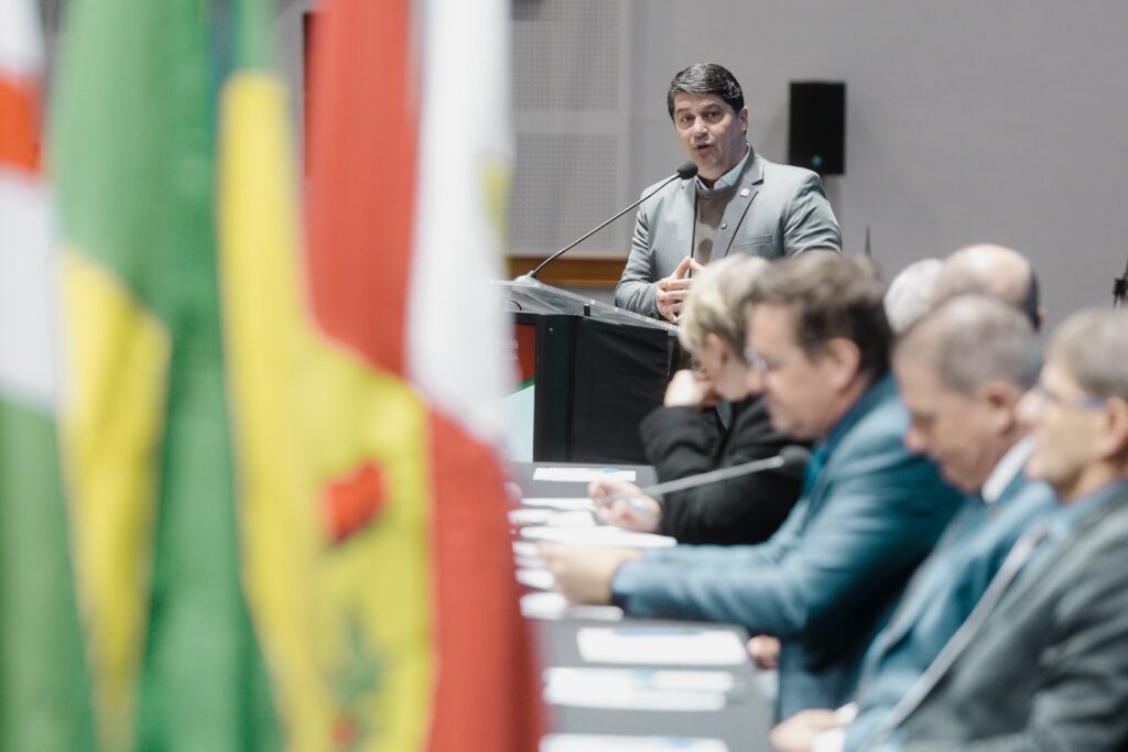 COLUNA PELO ESTADO: Entraves no CAR: deputados do Oeste irão a Brasília 