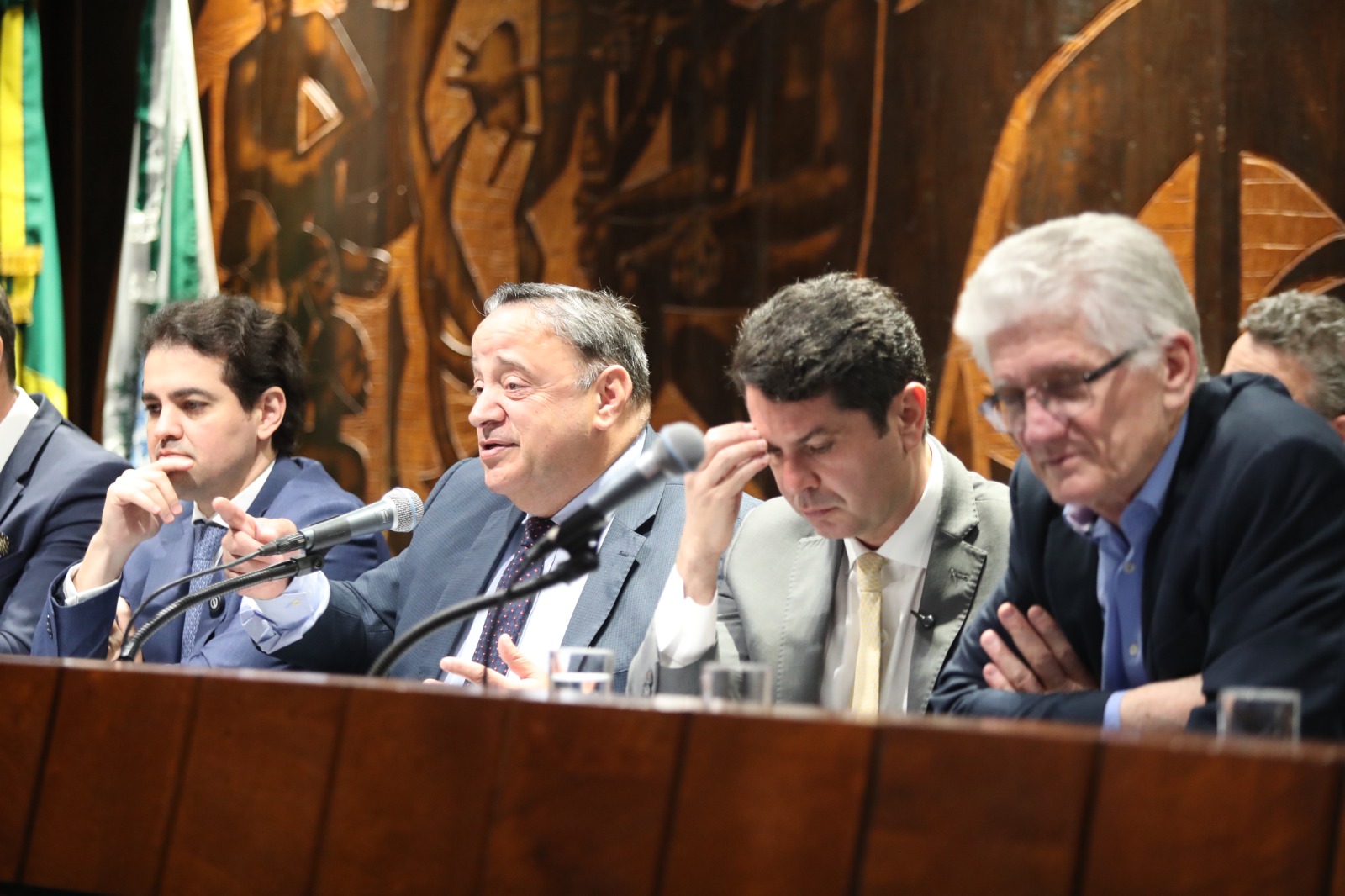 Deputado Hussein Bakri discute socorro ao setor madeireiro diante do tarifaço dos EUA