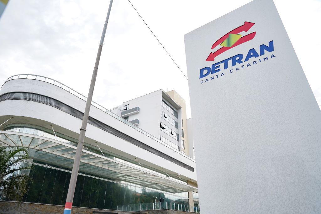 COLUNA PELO ESTADO: TCE/SC constata série de irregularidades no Detran catarinense