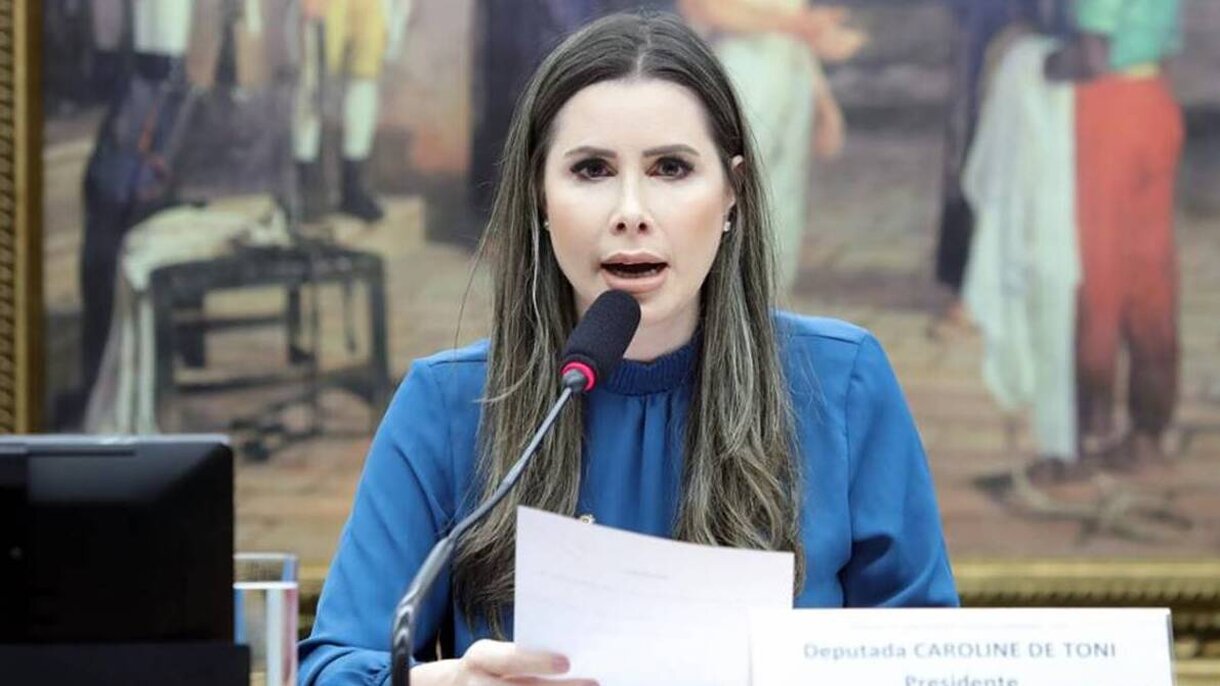 COLUNA PELO ESTADO: Fora do PL e concorrendo com Amin